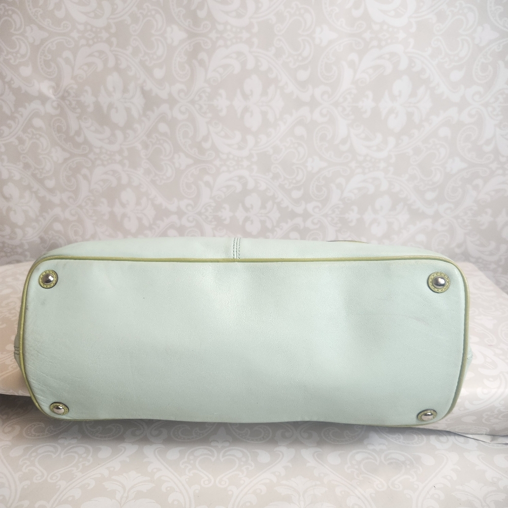 VGVC Coach Handbag with Kisslock Center Section - Picture 9 of 9